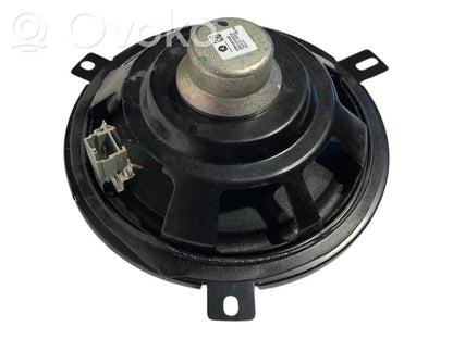 Skaļrunis (-i) pakaļējās durvīs