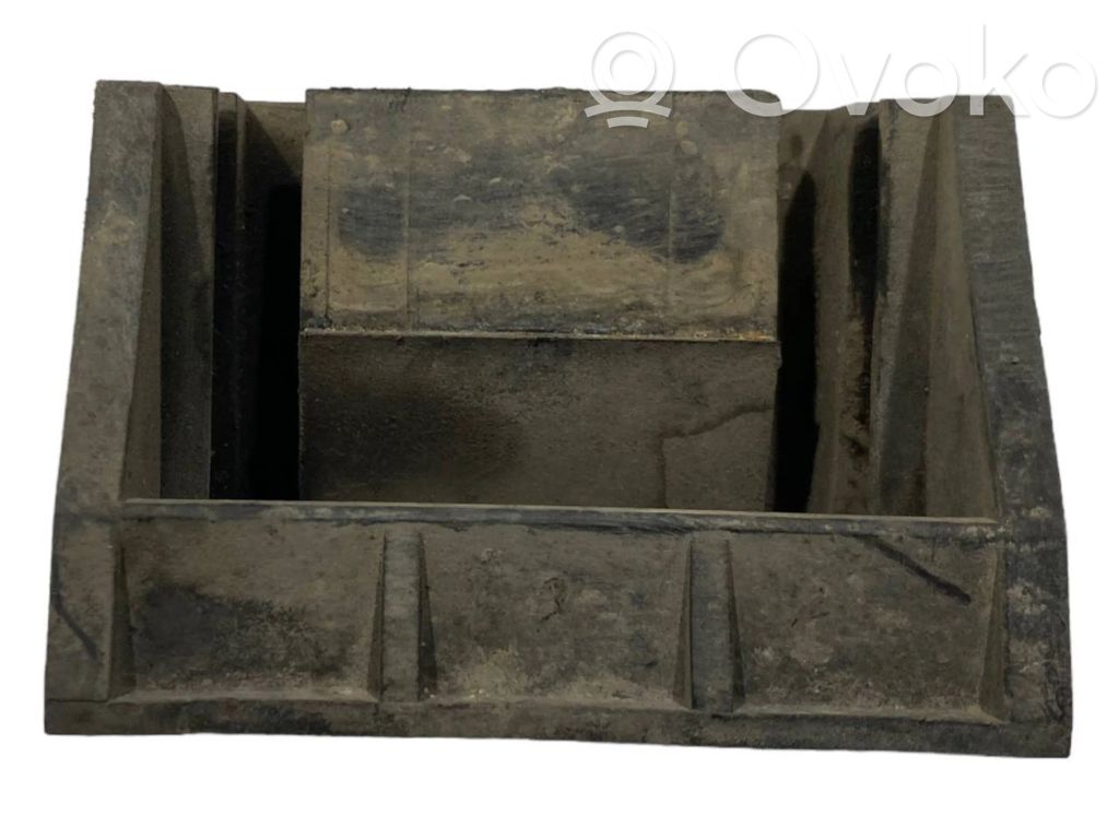 Radiator(s) holder/bracket