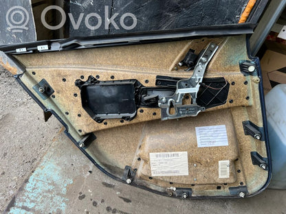 Apšuvums aizmugurējām durvīm