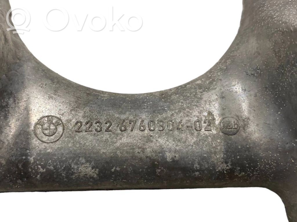 Transmission mounting bracket