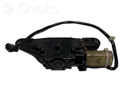 Aizmugurējā pārsega pievilcējs