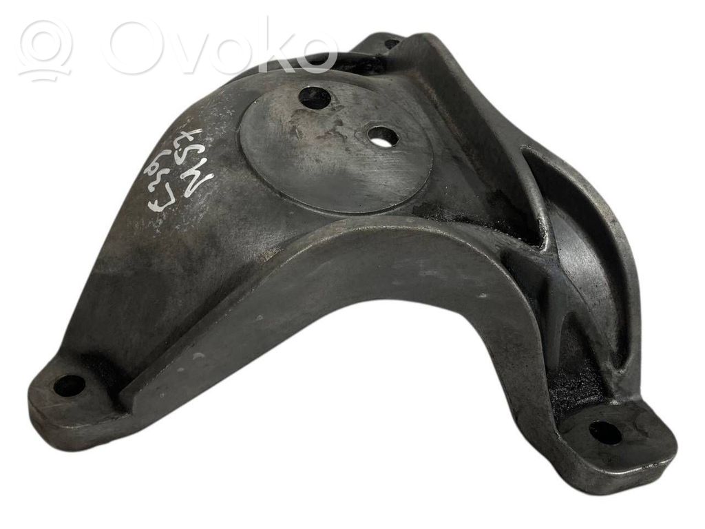 Dzinēja nostiprināšanas stiprinājums-kronšteins