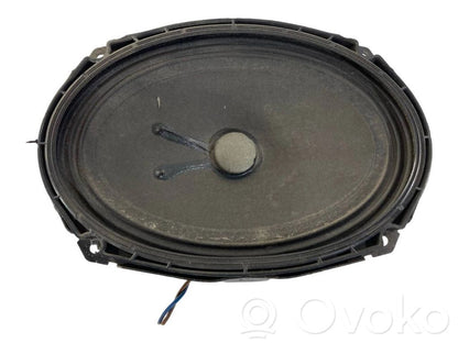 Skaļrunis (-i) aizmugurējā palodzē