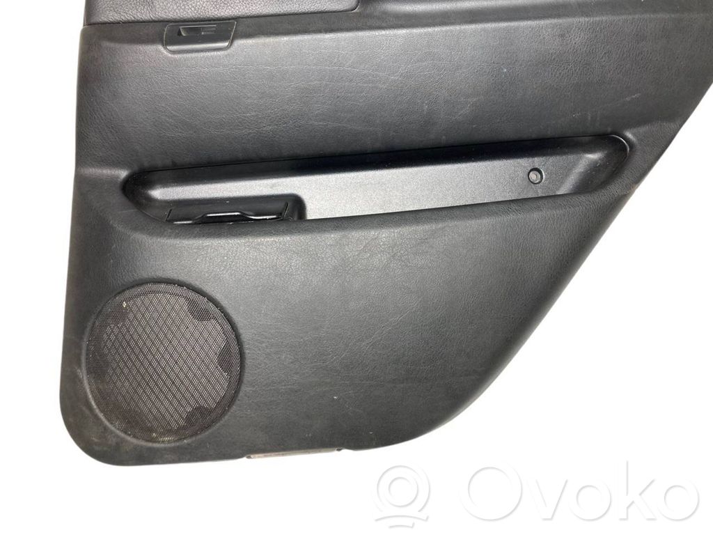 Apšuvums aizmugurējām durvīm