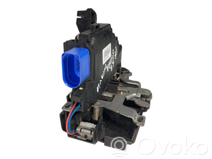 Priekšpusē slēdzene