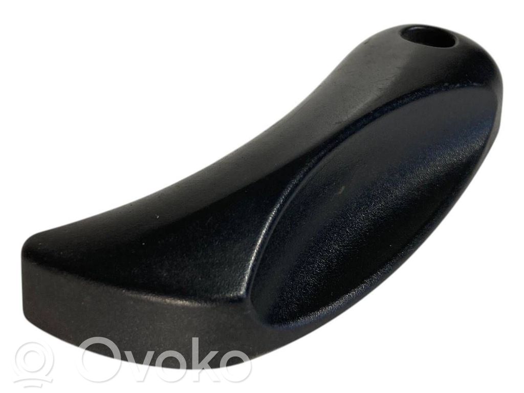 Ручка открывания капота двигателя