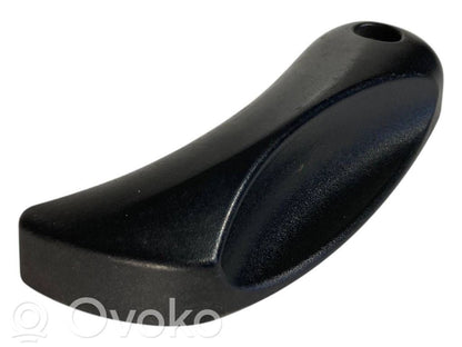 Ручка открывания капота двигателя