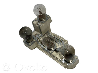 Aizmugures spuldzes vāka turētājs