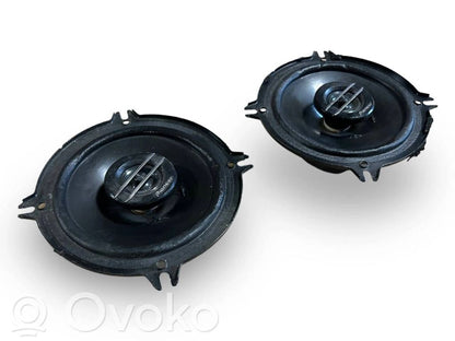 Skaļrunis (-i) priekšējās durvīs