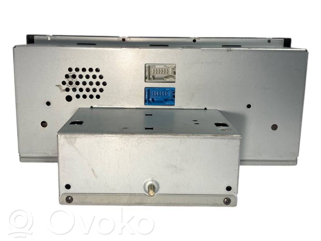 Radio / CD/DVD atskaņotājs / navigācija