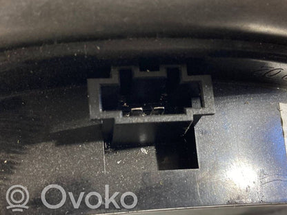 Skaļrunis (-i) priekšējās durvīs