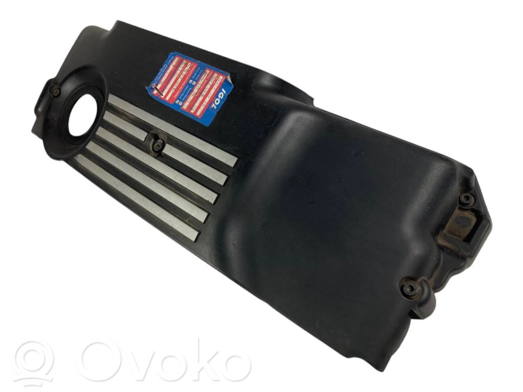 Dzinēja pārsegs (dekoratīva apdare)