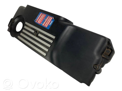 Dzinēja pārsegs (dekoratīva apdare)