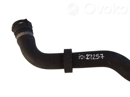 Caurulīte (-es) / šļūtene (-es)