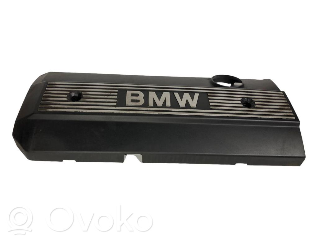 Dzinēja pārsegs (dekoratīva apdare)