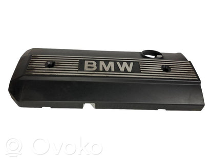 Dzinēja pārsegs (dekoratīva apdare)