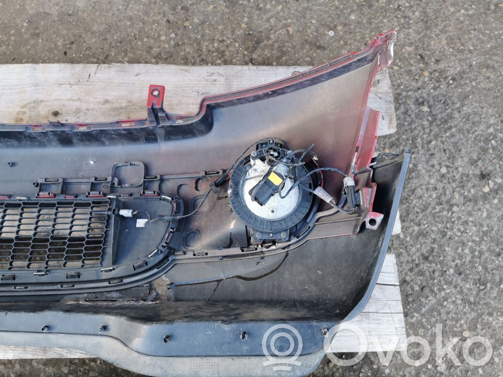 Передний бампер