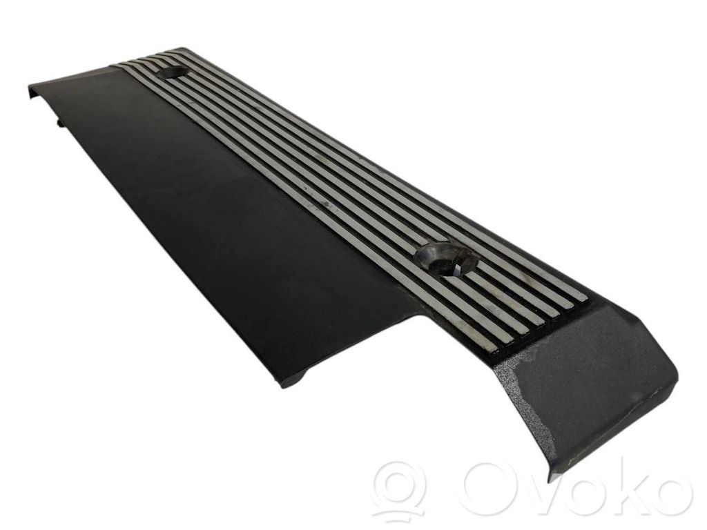 Dzinēja pārsegs (dekoratīva apdare)