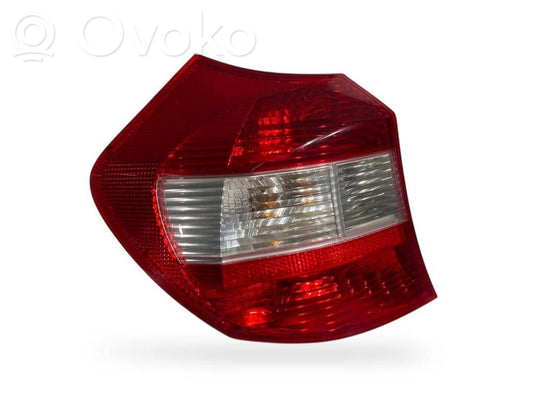 Aizmugurējais lukturis virsbūvē