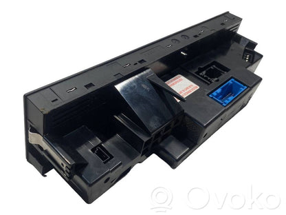 Gaisa kondicioniera / klimata kontroles / salona apsildes vadības bloks (salonā)