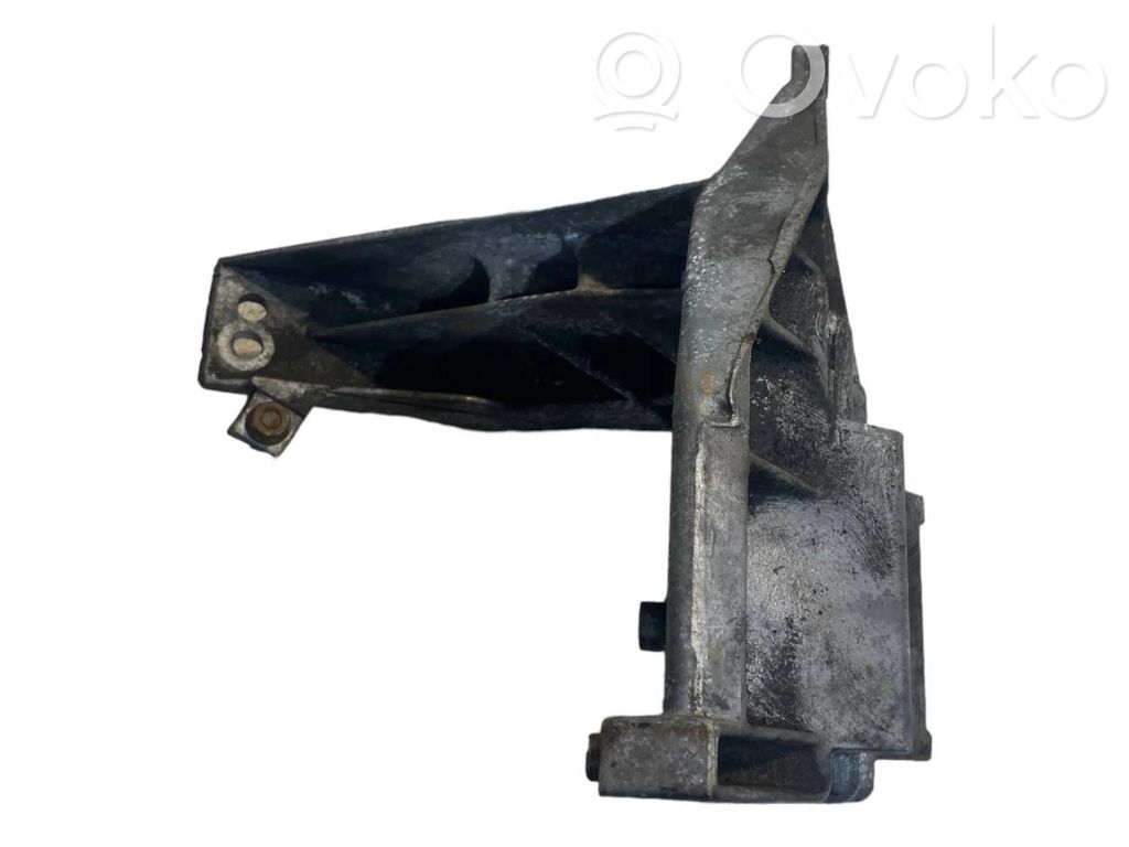 Dzinēja nostiprināšanas stiprinājums-kronšteins