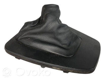 Ātrumu pārslēgšanas sviras dekoratīvā apdare (plastmasas)