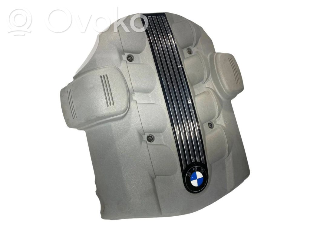 Dzinēja pārsegs (dekoratīva apdare)