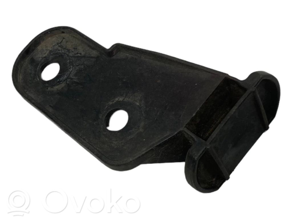 Priekšpusē bampera turētājs