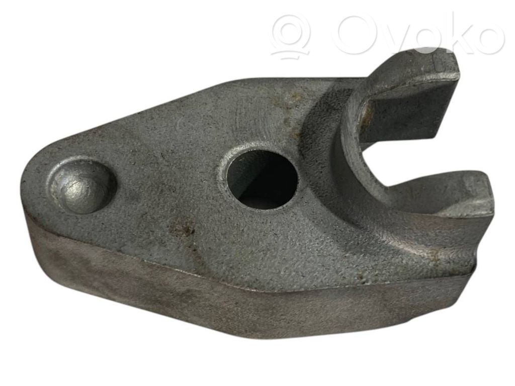 Nozzle holder/shoulder