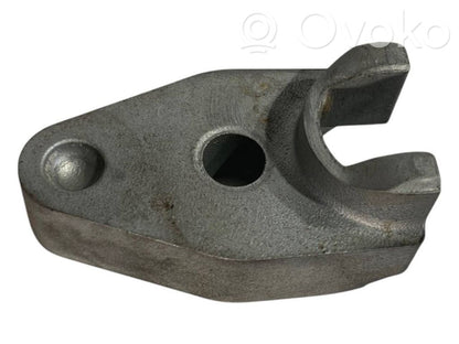 Nozzle holder/shoulder