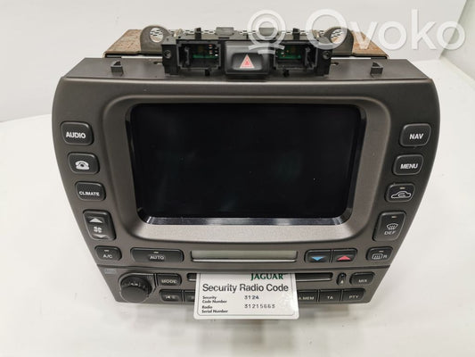 Radio / CD/DVD atskaņotājs / navigācija