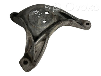Engine mounting bracket