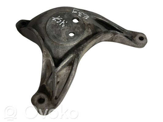 Engine mounting bracket