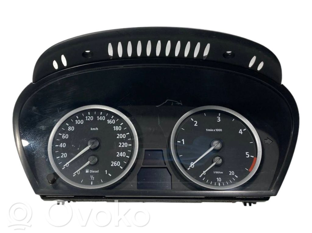 Speedometer (in the instrument panel)