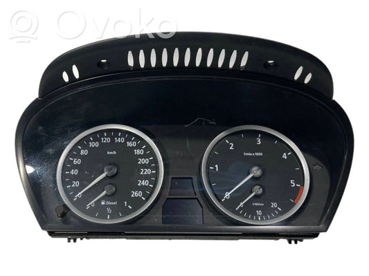 Speedometer (in the instrument panel)