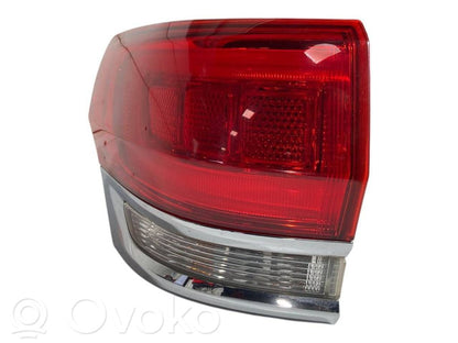 Aizmugurējais lukturis virsbūvē