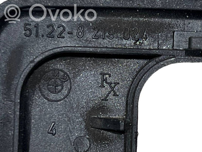 Aizmugurē durvju roktura vāciņš