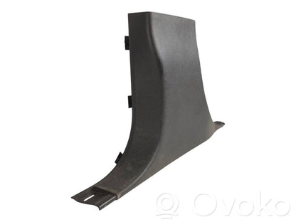 (B) statņa dekoratīvā apdare (apakšdaļa)