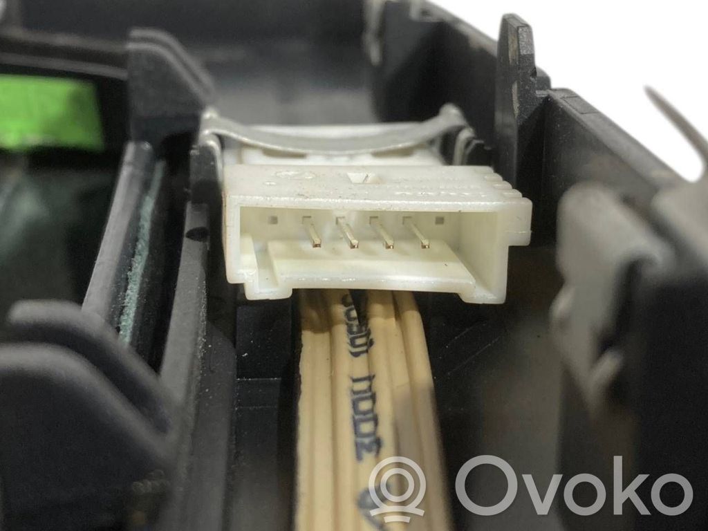 Ātrumu pārslēgšanas sviras dekoratīvā apdare (plastmasas)