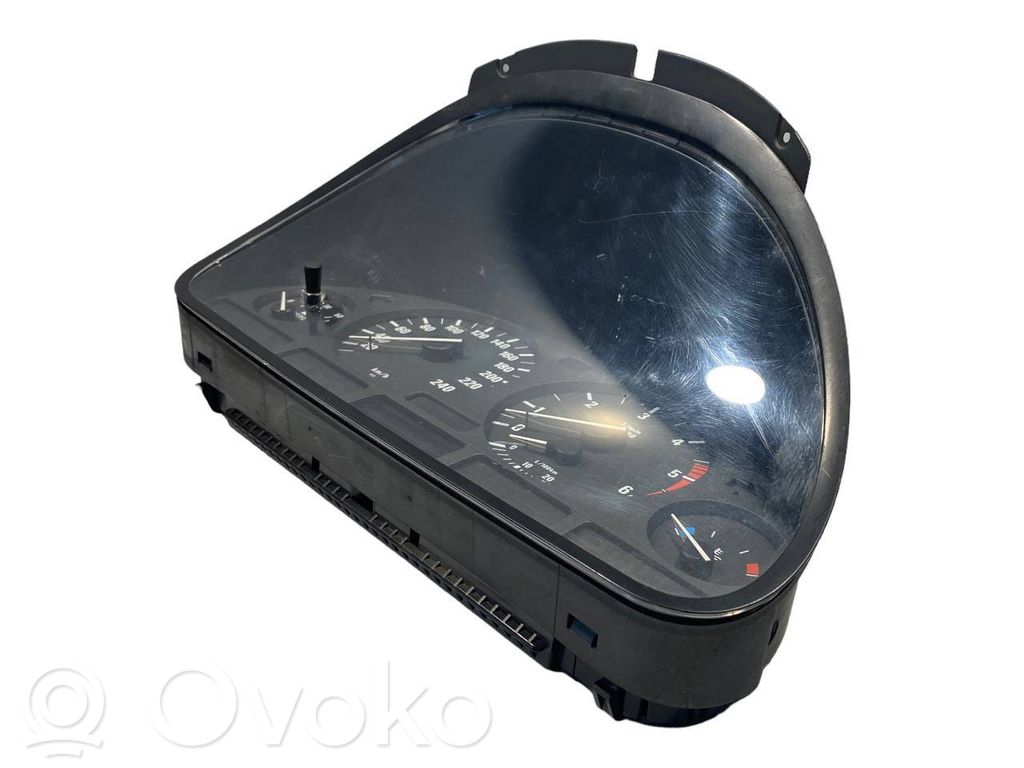 Speedometer (in the instrument panel)