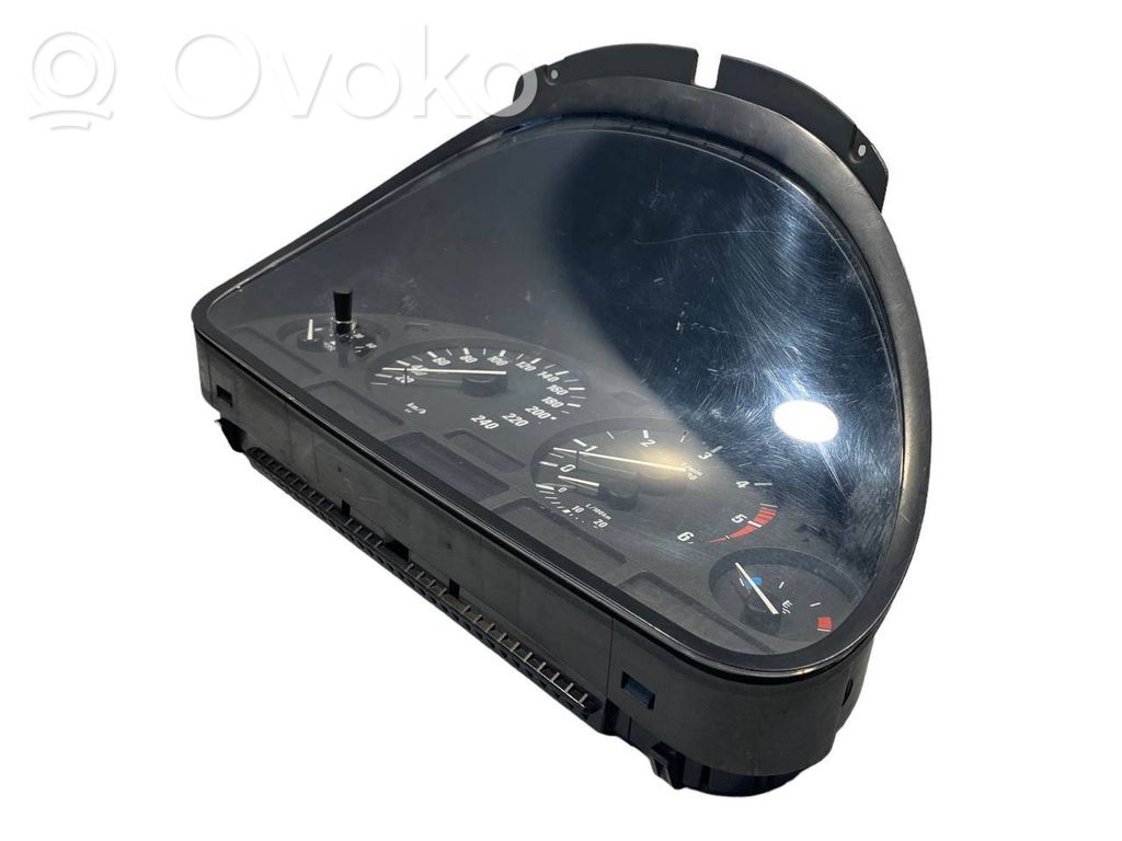 Speedometer (in the instrument panel)