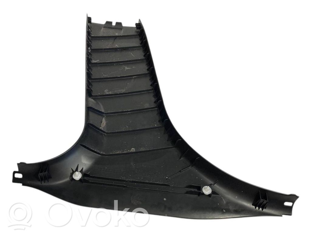 (B) statņa dekoratīvā apdare (apakšdaļa)