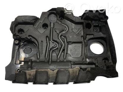 Dzinēja pārsegs (dekoratīva apdare)