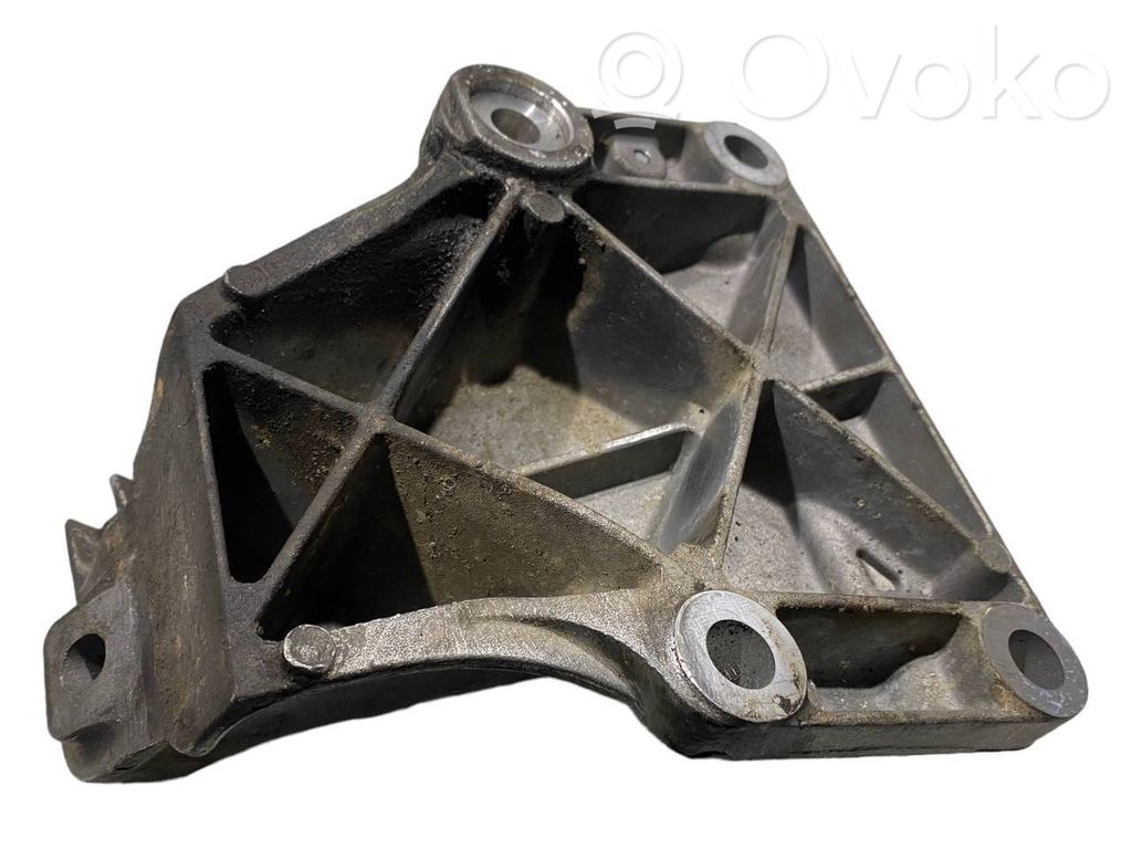 Engine mounting bracket