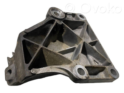 Engine mounting bracket