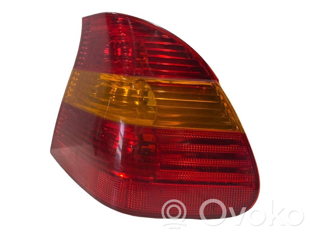 Aizmugurējais lukturis virsbūvē