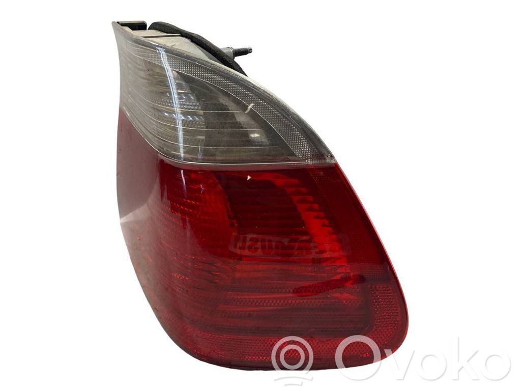 Aizmugurējais lukturis virsbūvē