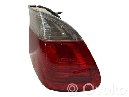 Aizmugurējais lukturis virsbūvē