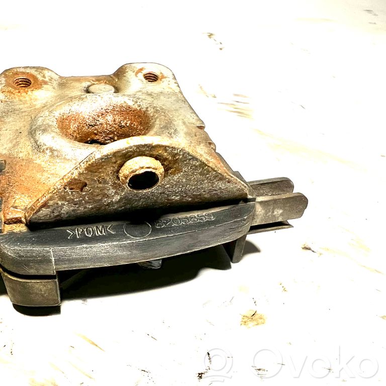 Dzinēja pārsega slēdzene