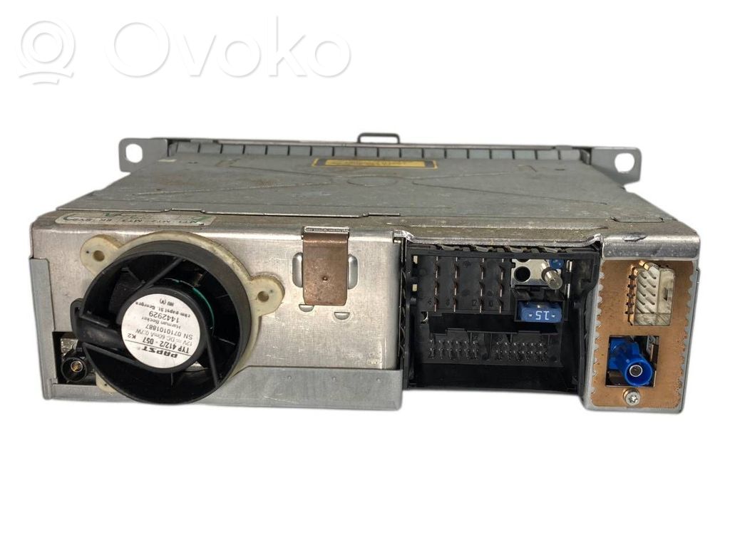 Radio / CD/DVD atskaņotājs / navigācija